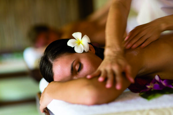Wellnessmassage mit Aromaölen
