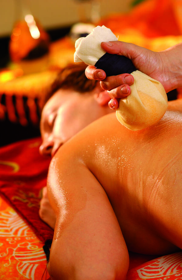 Kräuterstempel-Massage