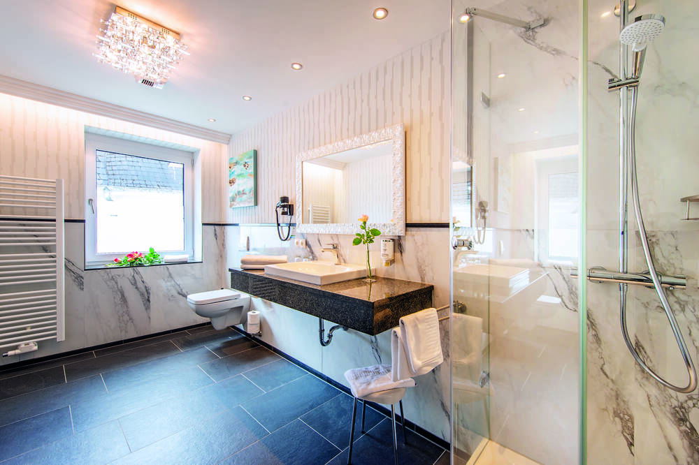 Design-Appartements Kategorie 5 im Neubau - zur Stadt/Straßenseite gelegen